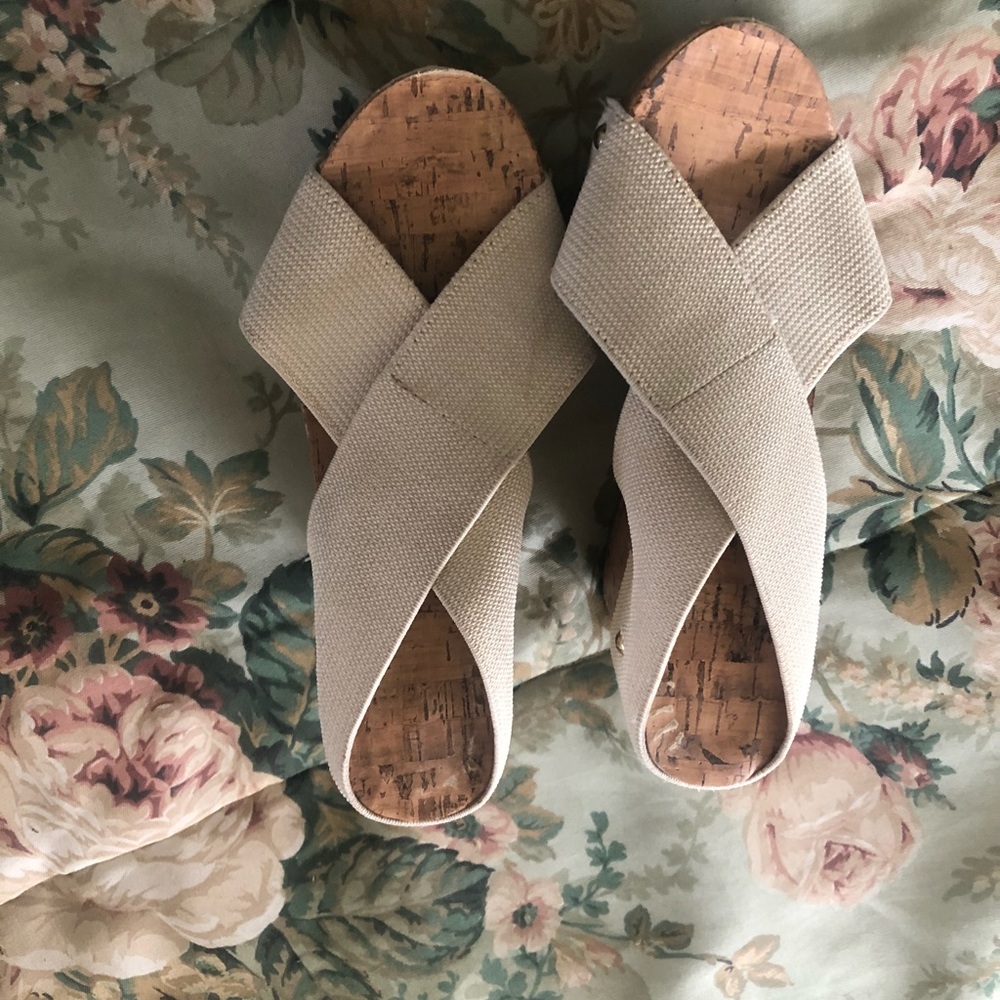 Women’s wedge cream 6